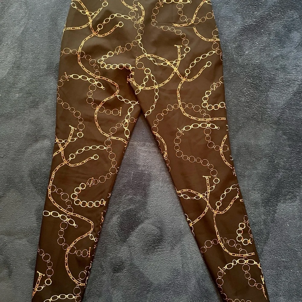 New Zara black pants with gold chain pattern
size 10 - Picture 5 of 8